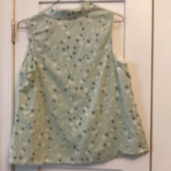 Cute ModCloth sleeveless blouse - Picture 4 of 5